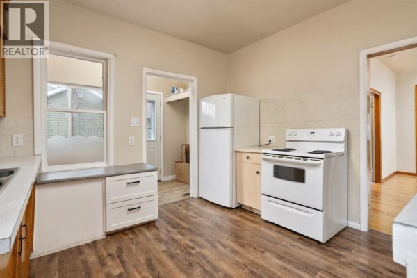 Bedroom - 5015 52a Street, Camrose, AB T4V3Y7 Photo 4