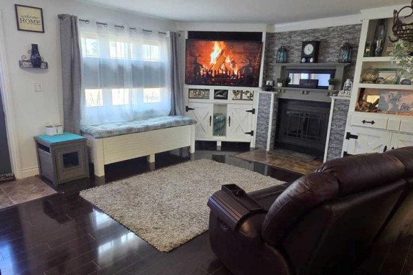 Eat in kitchen - 5015 8 Avenue, Edson, AB T7E1K6 Photo 2
