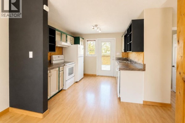 Kitchen - 5015 Day Street, Fabyan, AB T0B1B0 Photo 3
