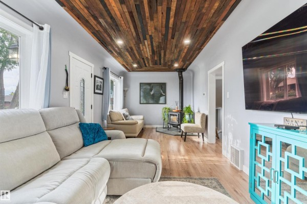 Family room - 5019 49 St, Calmar, AB T0C0V0 Photo 4