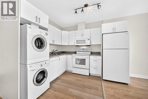 Eat in kitchen - 502, 30 Brentwood Common Nw, Calgary, AB T2L2J9 Photo 3
