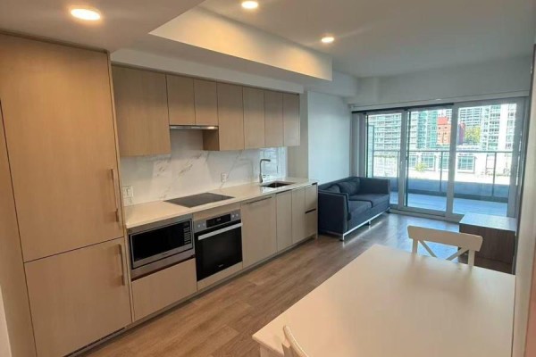 502 - 1 Concord Cityplace Way, Toronto