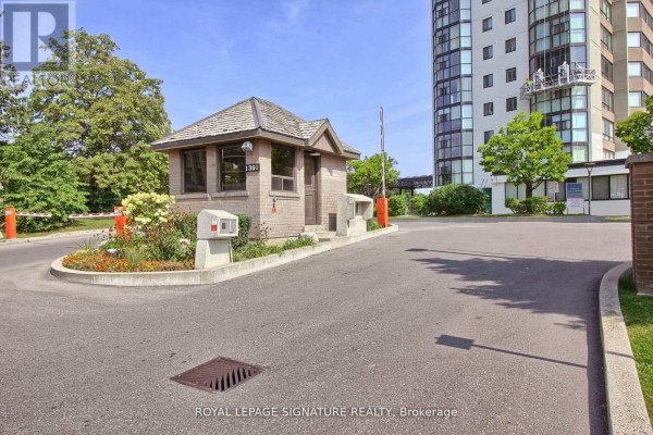 Kitchen - 502 - 1360 Rathburn Road, Mississauga, ON L4W4H4 Photo 3