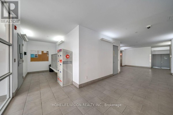 Kitchen - 502 - 1375 Dupont Street, Toronto, ON M6H4J8 Photo 3