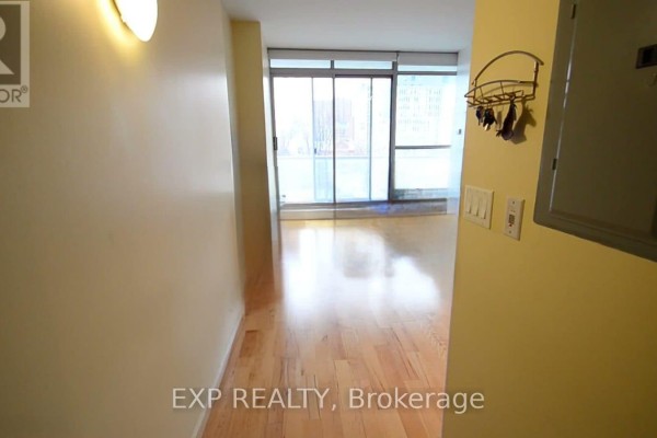 Living room - 502 - 179 George Street, Ottawa, ON K1N1J8 Photo 2