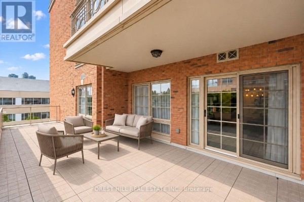 Kitchen - 502 - 20 Burkebrook Place, Toronto, ON M4G0A1 Photo 3