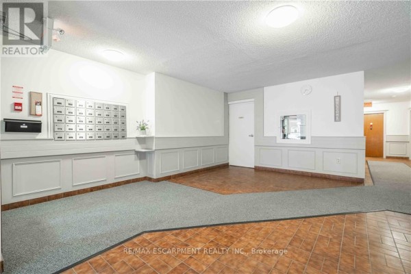 Bedroom - 502 - 23 Main Street, Hamilton, ON L9H2P7 Photo 4