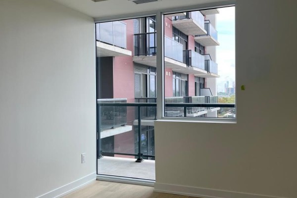 Living room - 502 - 2825 Jane Street, Toronto, ON M3N2J5 Photo 4