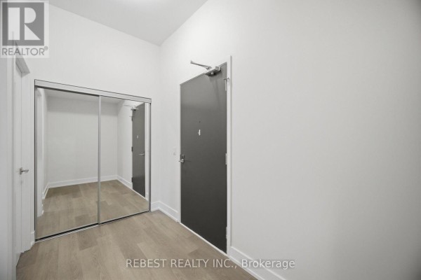 Den - 502 - 2916 Highway 7 Road, Vaughan, ON L4K0K6 Photo 5