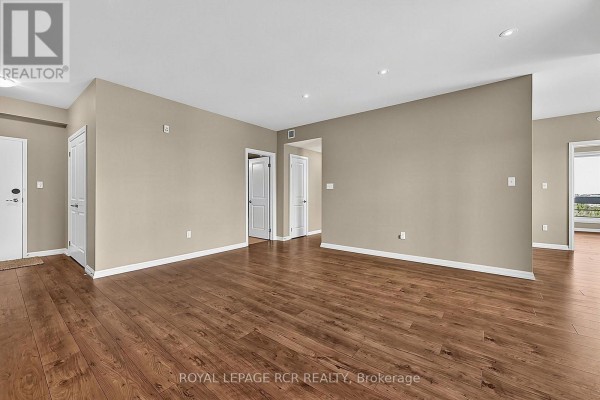 Primary Bedroom - 502 - 302 Essa Road, Barrie, ON L9J0H3 Photo 5