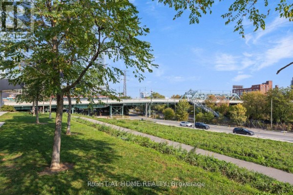502 - 32 Trolley Crescent, Toronto, ON M5A0E8 Photo 5