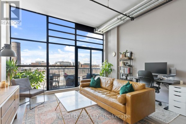 Kitchen - 502 - 43 Hanna Avenue, Toronto, ON M6K1X1 Photo 3