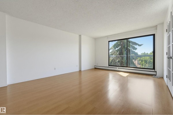 Kitchen - #502 10545 Saskatchewan Dr Nw, Edmonton, AB T6E6C6 Photo 3