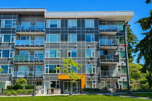 502 10838 Whalley Boulevard, Surrey, BC V3R0G8 Photo 2