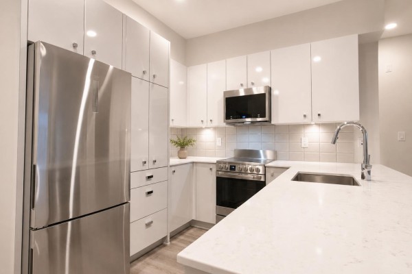 502 10838 Whalley Boulevard, Surrey, BC V3R0G8 Photo 5