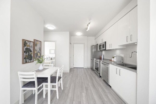 502 13978 Fraser Highway, Surrey, BC V3T0P2 Photo 4