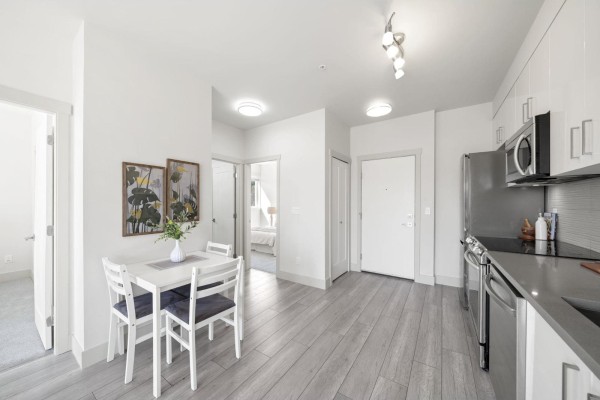 502 13978 Fraser Highway, Surrey, BC V3T0P2 Photo 5