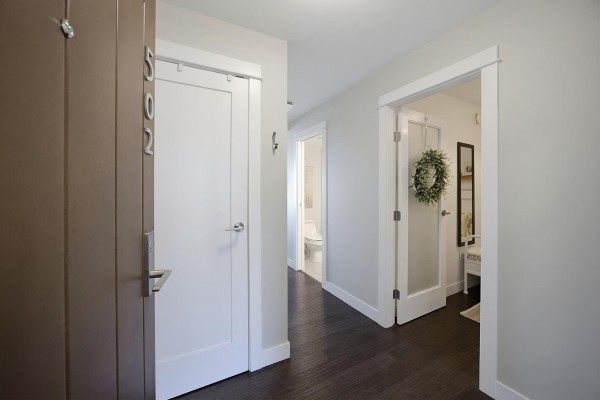 502 14955 Victoria Avenue, White Rock, BC V4B1G2 Photo 2