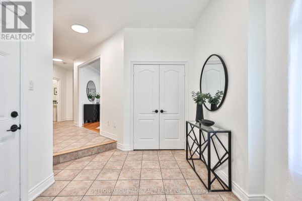 Kitchen - 502 Apple Blossom Drive, Vaughan, ON L4J9A3 Photo 5