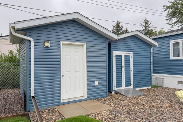 502 Centre Avenue, Brandon, MB R7C0A4 Photo 3