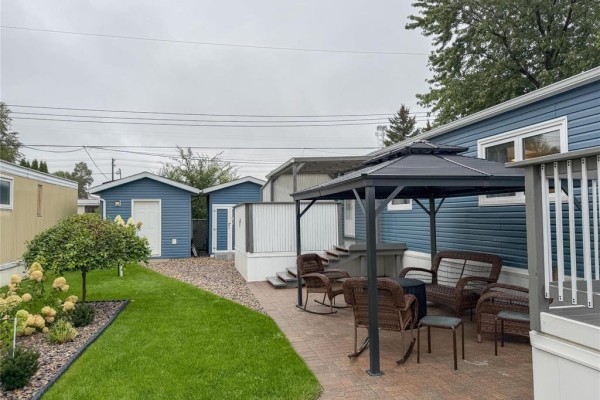 502 Centre Avenue, Brandon, MB R7C0A4 Photo 5