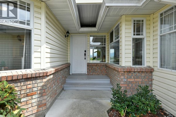 502 Eaglecrest Drive, Gibsons, BC V0N1V8 Photo 4