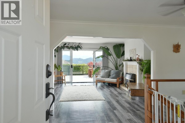 502 Eaglecrest Drive, Gibsons, BC V0N1V8 Photo 5