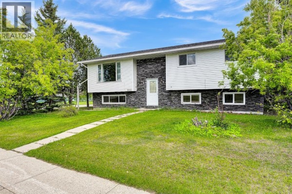Kitchen - 502 Maplewood Drive, Diamond Valley, AB T0L0H0 Photo 2