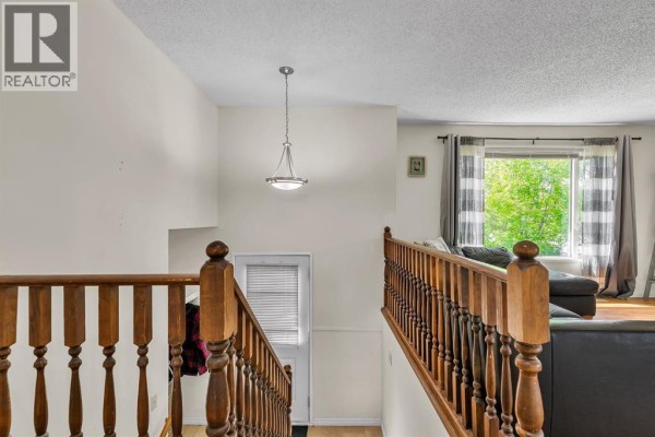 Dining room - 502 Maplewood Drive, Diamond Valley, AB T0L0H0 Photo 3