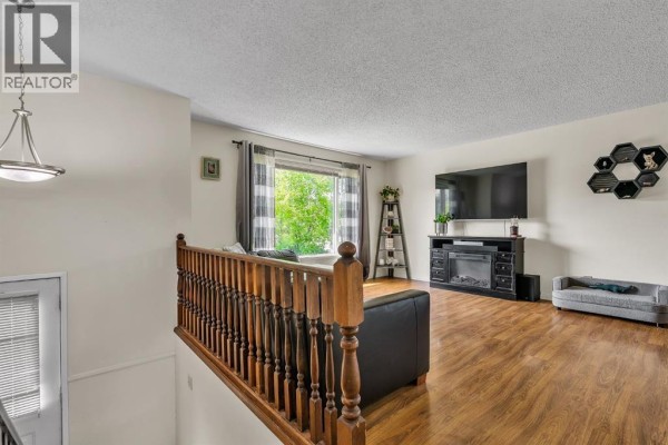 Primary Bedroom - 502 Maplewood Drive, Diamond Valley, AB T0L0H0 Photo 4