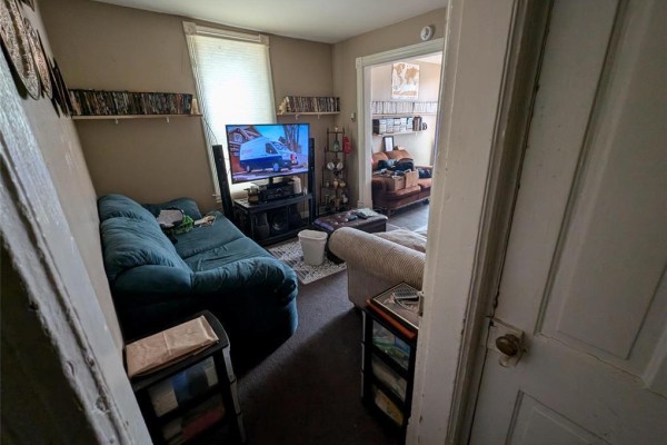 Living room - 502 Redwood Avenue, Winnipeg, MB R2W1S8 Photo 5