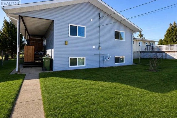 Dining room - 5020 61 Avenue Close, Ponoka, AB T4J1E7 Photo 3