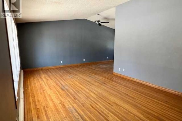 Living room - 5021 47 Street, Daysland, AB T0B1N0 Photo 3