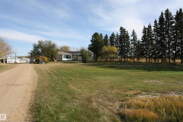 Family room - 50223 Rng Rd 165, Rural Beaver County, AB T0B4A0 Photo 4