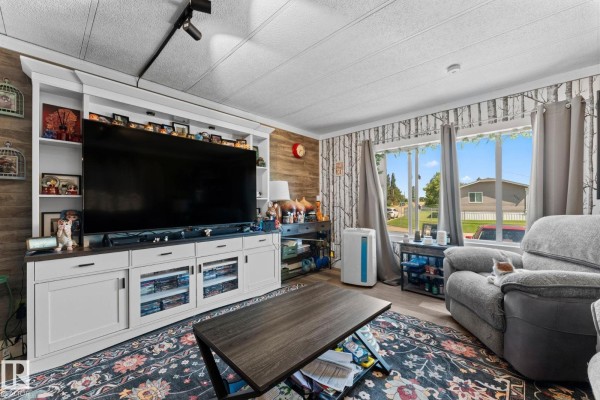 Primary Bedroom - 5024 45a St, Barrhead, AB T7N1J3 Photo 4