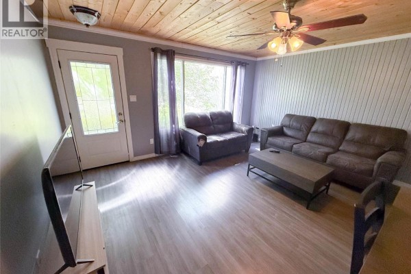 5024 49 Avenue Nw, Chetwynd, BC, photo 2