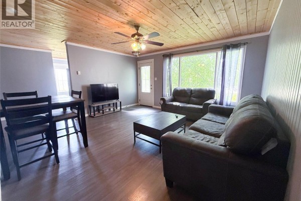 5024 49 Avenue Nw, Chetwynd, BC, photo 3