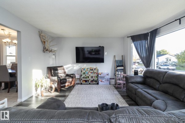 Kitchen - 5026 52 St, Calmar, AB T0C0V0 Photo 2