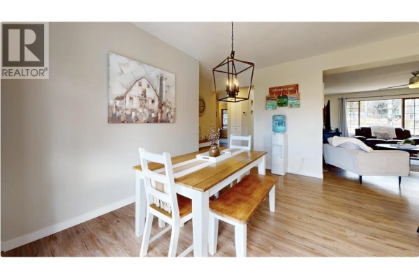 Kitchen - 5028 Mein Road, 108 Mile Ranch, BC V0K2Z0 Photo 5