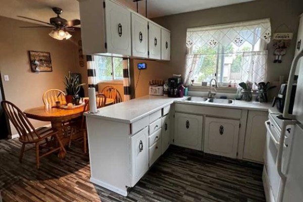 Kitchen - 5029-43street ., High Prairie, AB T0G1E0 Photo 5