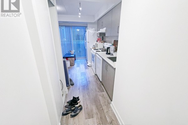 Kitchen - 502r - 231 College Street, Toronto, ON M5T1R4 Photo 3