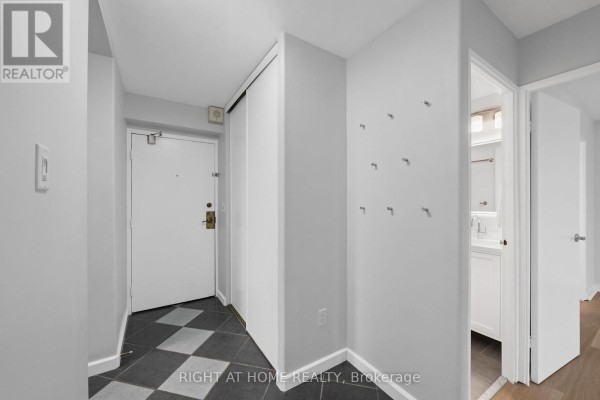 Living room - 503 - 1025 Richmond Road, Ottawa, ON K2B8G8 Photo 3