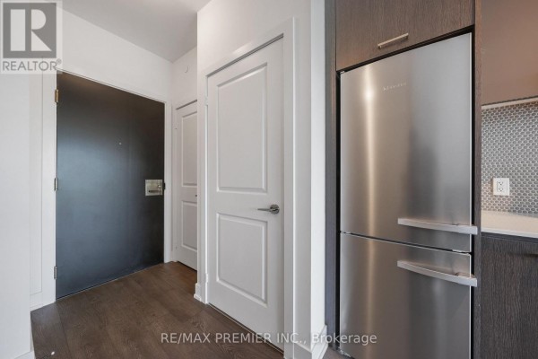 503 - 11 Lillian Street, Toronto, ON M4S2H7 Photo 4