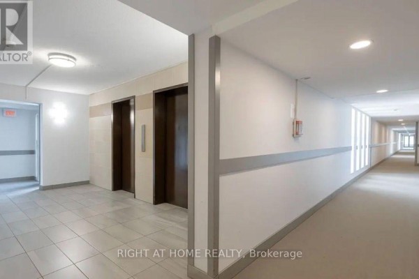 Kitchen - 503 - 4689 Jane Street, Toronto, ON M3N2T6 Photo 3
