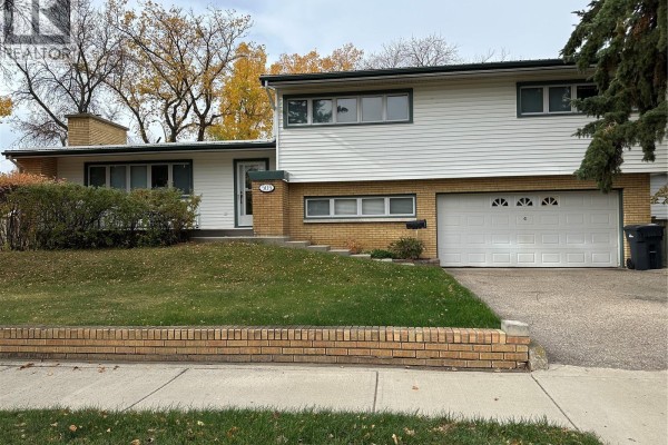 Residential for sale at 503 9th Street Ne, Weyburn, SK - MLS® FXZj9y