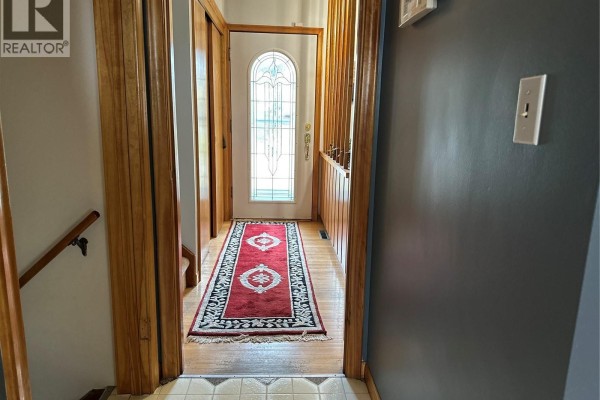 503 9th Street Ne, Weyburn, SK, photo 2