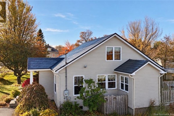 Family room - 503 Amirault, Dieppe, NB E1A1E7 Photo 2