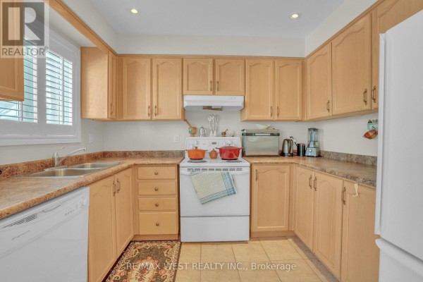 Family room - 503 Simcoe Road, Bradford West Gwillimbury, ON L3Z3C4 Photo 5