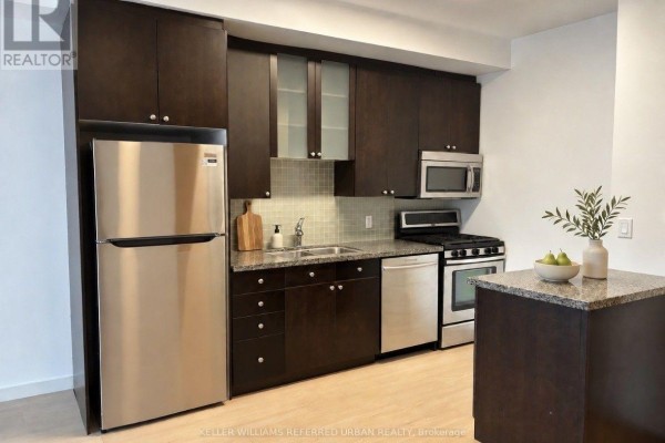 Bathroom - 504 - 1 Shaw Street, Toronto, ON M6K0A1 Photo 5