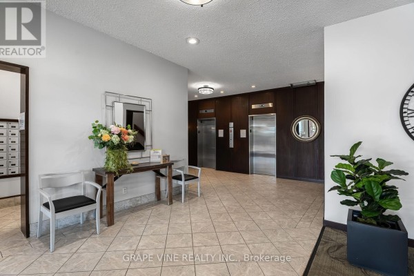 Kitchen - 504 - 2951 Riverside Drive, Ottawa, ON K1V8W6 Photo 4